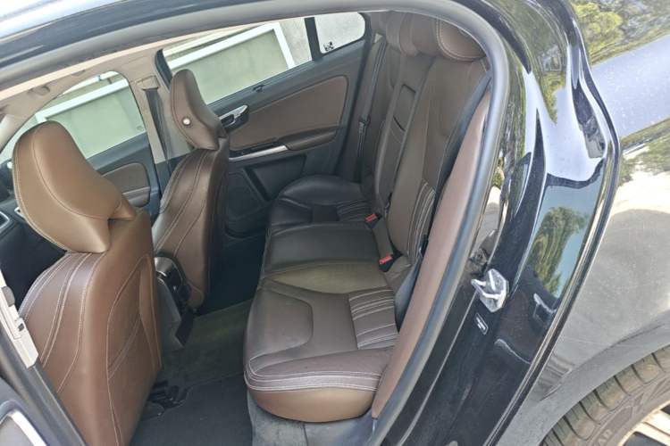 Used Volvo S60 New Energy 2015 S60L E-Drive Hybrid T6 Smart Drive Edition Left Rear Seat