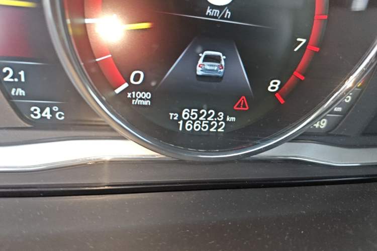 Used Volvo S60 New Energy 2015 S60L E-Drive Hybrid T6 Smart Edition Odometer Close Up