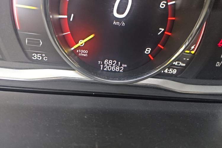 Used Volvo S60 New Energy 2015 S60L E-Drive Hybrid T6 Smart Drive Edition Odometer Close Up