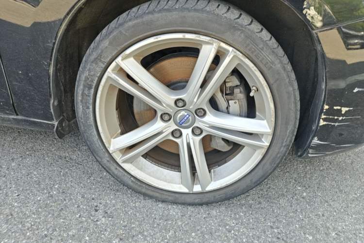Used Volvo S60 New Energy 2015 S60L E-Drive Hybrid T6 Smart Edition Right Front Wheel Hub