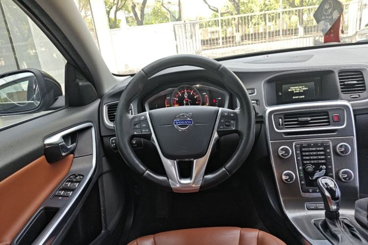 Used Volvo S60 New Energy 2015 S60L E-Drive Hybrid T6 Smart Edition Steering Wheel