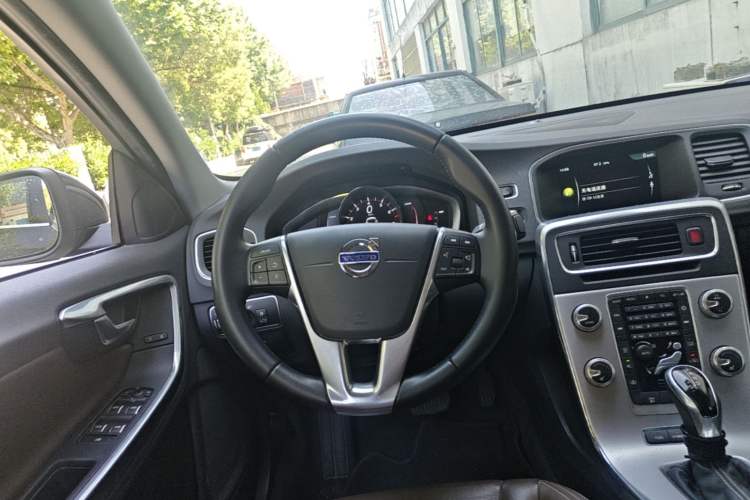 Used Volvo S60 New Energy 2015 S60L E-Drive Hybrid T6 Smart Drive Edition Steering Wheel