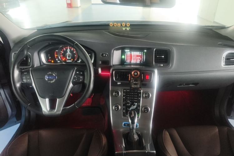 Used Volvo S60 New Energy 2015 S60L E-Drive Hybrid T6 Smart Drive Edition Center Console