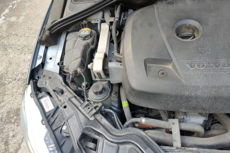 Used Volvo S60 New Energy 2015 S60L E-Drive Hybrid T6 Smart Drive Edition Engine Bay Right