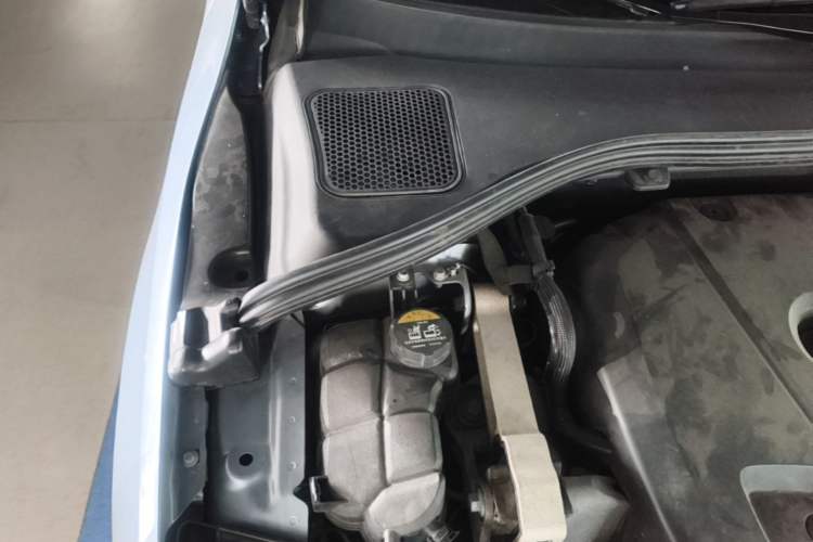 Used Volvo S60 New Energy 2015 S60L E-Drive Hybrid T6 Smart Drive Edition Engine Bay Right
