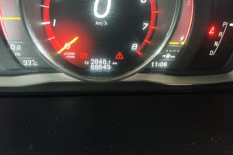 Used Volvo S60 New Energy 2015 S60L E-Drive Hybrid T6 Smart Drive Edition Odometer Close Up
