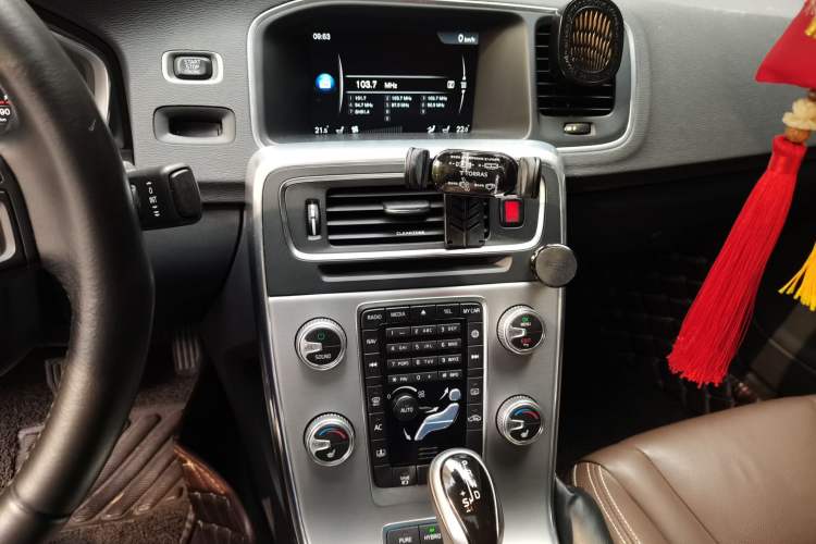 Used Volvo S60 New Energy 2015 S60L E-Drive Hybrid T6 Smart Drive Edition Audio And AC Panel