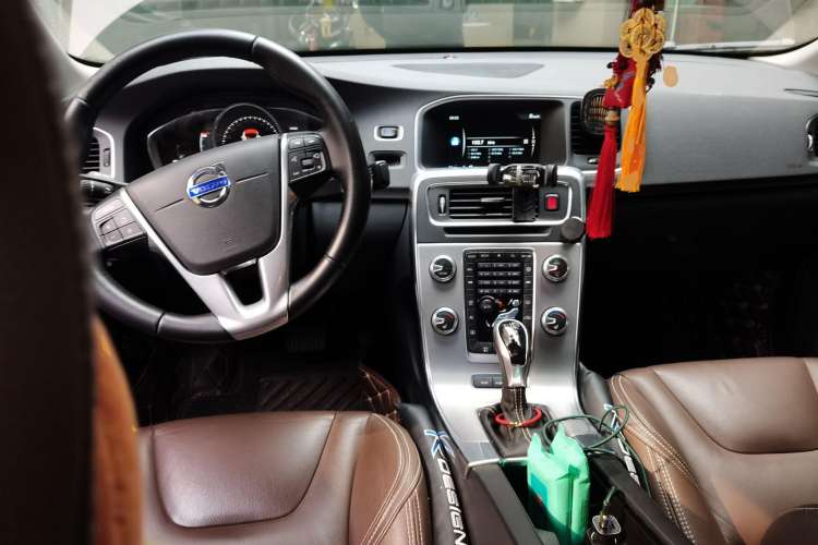 Used Volvo S60 New Energy 2015 S60L E-Drive Hybrid T6 Smart Drive Edition Center Console