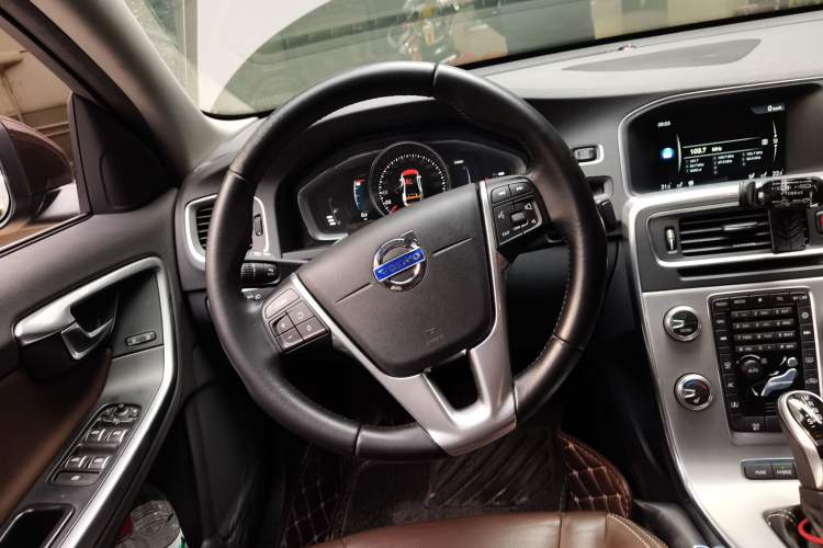 Used Volvo S60 New Energy 2015 S60L E-Drive Hybrid T6 Smart Drive Edition Steering Wheel