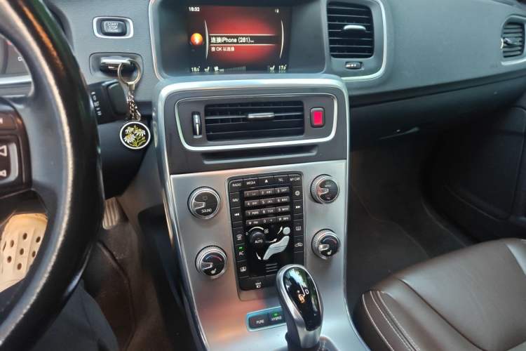 Used Volvo S60 New Energy 2015 S60L E-Drive Hybrid T6 Smart Drive Edition Audio And AC Panel