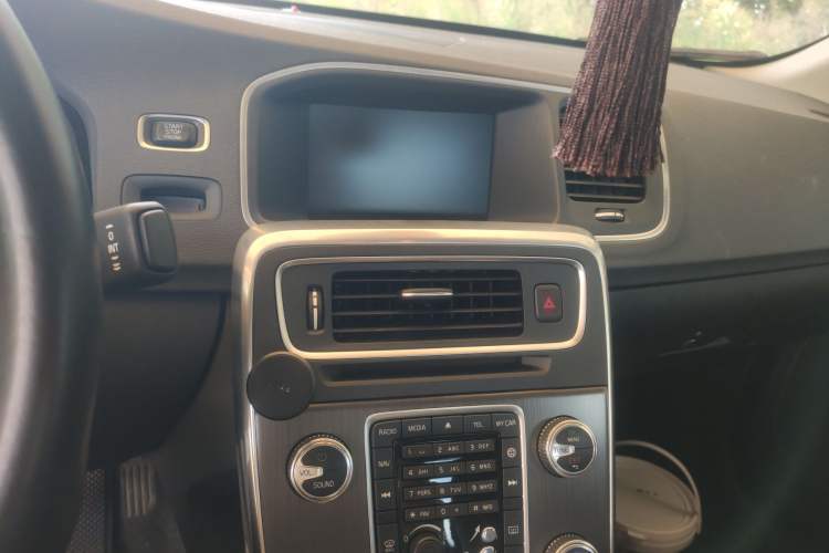 Used Volvo S60 New Energy 2015 S60L E-Drive Hybrid T6 Smart Drive Edition Audio And AC Panel