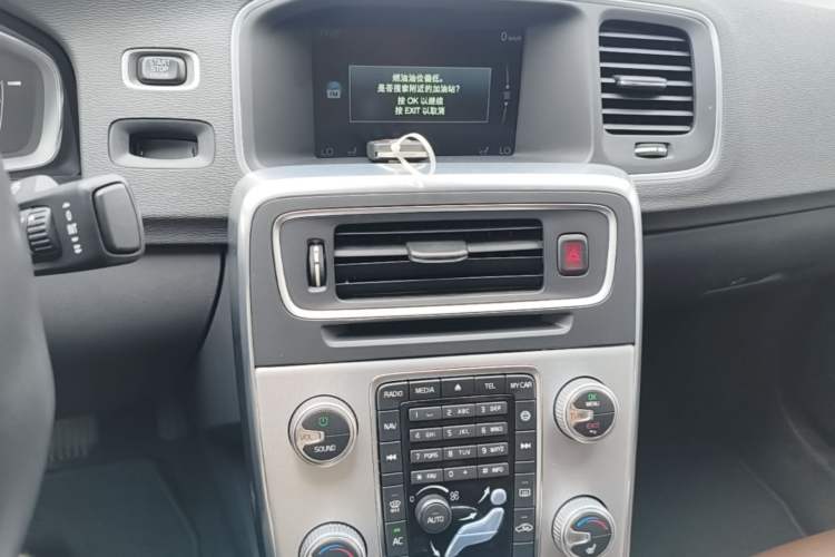Used Volvo S60 New Energy 2015 S60L E-Drive Hybrid T6 Smart Drive Edition Audio And AC Panel