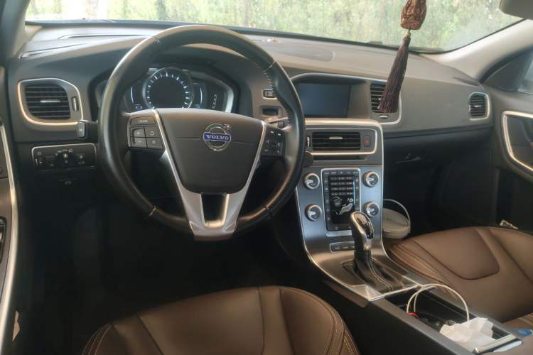 Used Volvo S60 New Energy 2015 S60L E-Drive Hybrid T6 Smart Drive Edition Center Console