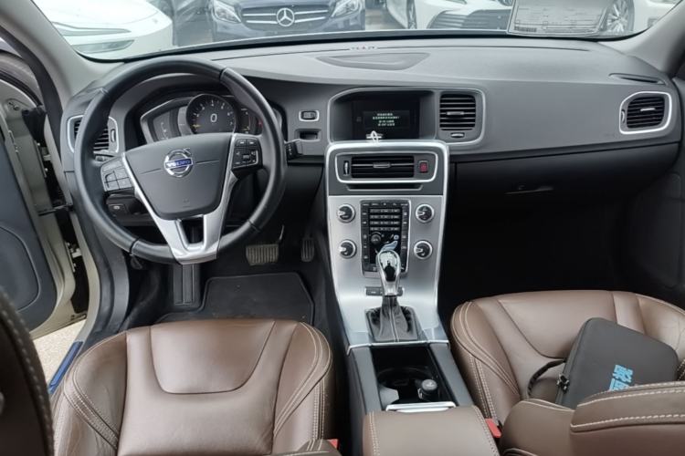 Used Volvo S60 New Energy 2015 S60L E-Drive Hybrid T6 Smart Drive Edition Center Console