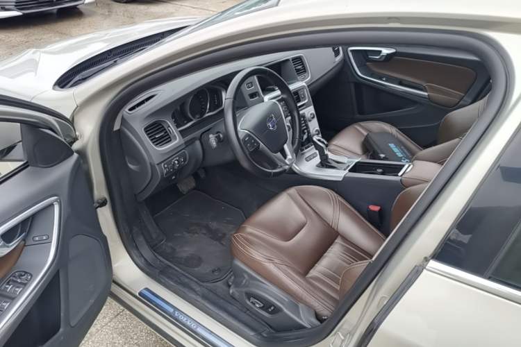 Used Volvo S60 New Energy 2015 S60L E-Drive Hybrid T6 Smart Drive Edition Driver Seat