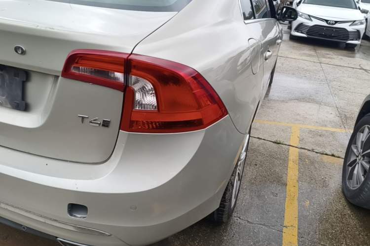 Used Volvo S60 New Energy 2015 S60L E-Drive Hybrid T6 Smart Drive Edition Exterior 3