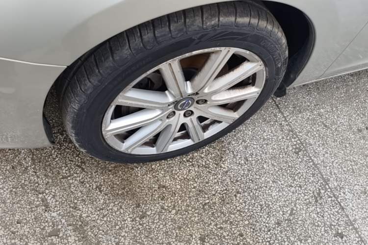 Used Volvo S60 New Energy 2015 S60L E-Drive Hybrid T6 Smart Drive Edition Left Front Wheel Hub