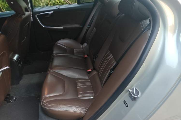 Used Volvo S60 New Energy 2015 S60L E-Drive Hybrid T6 Smart Drive Edition Left Rear Seat