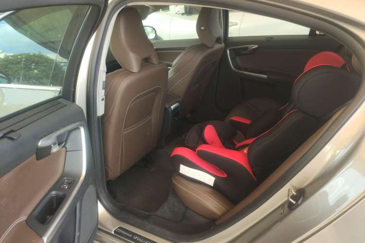 Used Volvo S60 New Energy 2015 S60L E-Drive Hybrid T6 Smart Drive Edition Left Rear Seat