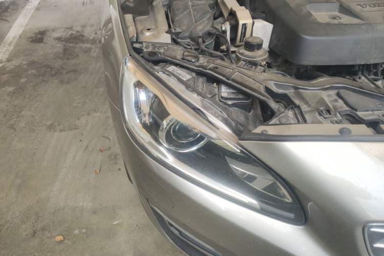 Used Volvo S60 New Energy 2015 S60L E-Drive Hybrid T6 Smart Drive Edition Right Front Headlight