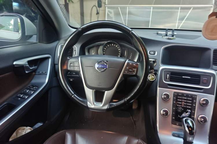 Used Volvo S60 New Energy 2015 S60L E-Drive Hybrid T6 Smart Drive Edition Steering Wheel