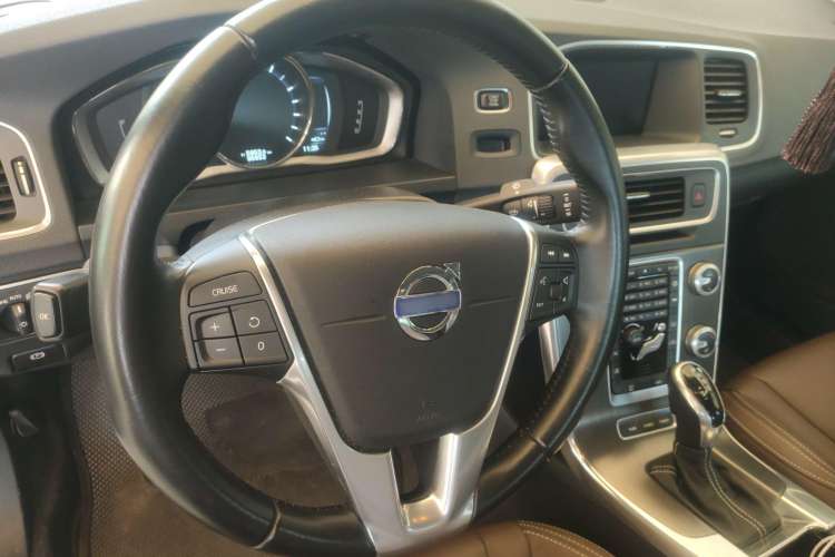 Used Volvo S60 New Energy 2015 S60L E-Drive Hybrid T6 Smart Drive Edition Steering Wheel