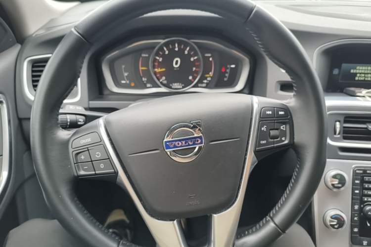 Used Volvo S60 New Energy 2015 S60L E-Drive Hybrid T6 Smart Drive Edition Steering Wheel
