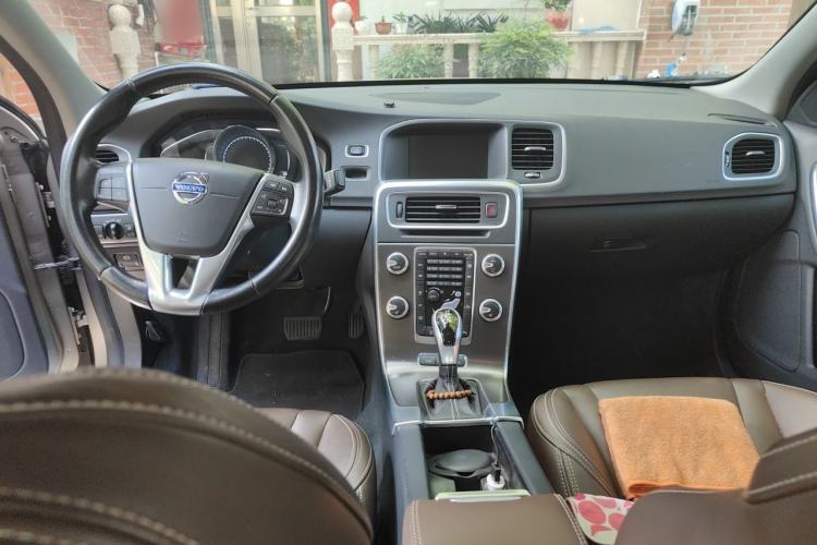 Used Volvo S60 New Energy 2015 S60L E-Drive Hybrid T6 Smart Drive Edition Center Console