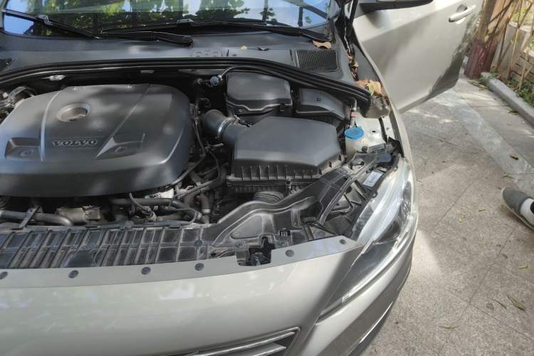 Used Volvo S60 New Energy 2015 S60L E-Drive Hybrid T6 Smart Drive Edition Engine Bay Left