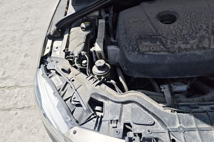 Used Volvo S60 New Energy 2015 S60L E-Drive Hybrid T6 Smart Drive Edition Engine Bay Right