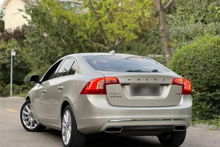 Used Volvo S60 New Energy 2015 S60L E-Drive Hybrid T6 Smart Drive Edition Exterior 3