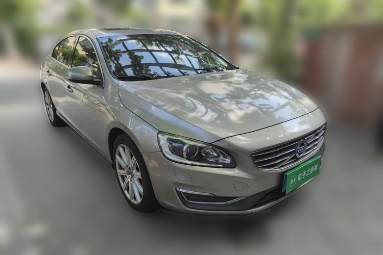 Used Volvo S60 New Energy 2015 S60L E-Drive Hybrid T6 Smart Drive Edition Front Right 45 Deg