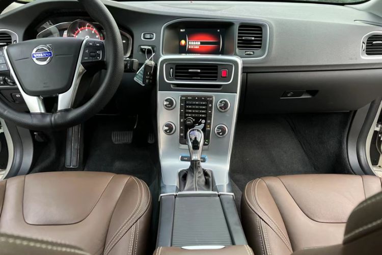 Used Volvo S60 New Energy 2015 S60L E-Drive Hybrid T6 Smart Drive Edition Interior 1