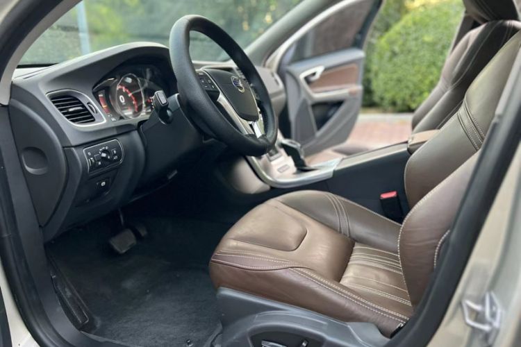 Used Volvo S60 New Energy 2015 S60L E-Drive Hybrid T6 Smart Drive Edition Interior 2