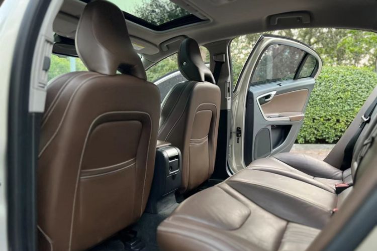Used Volvo S60 New Energy 2015 S60L E-Drive Hybrid T6 Smart Drive Edition Interior 3