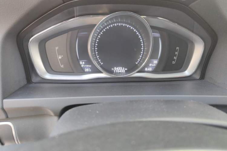 Used Volvo S60 New Energy 2015 S60L E-Drive Hybrid T6 Smart Drive Edition Odometer Close Up