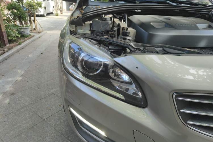 Used Volvo S60 New Energy 2015 S60L E-Drive Hybrid T6 Smart Drive Edition Right Front Headlight