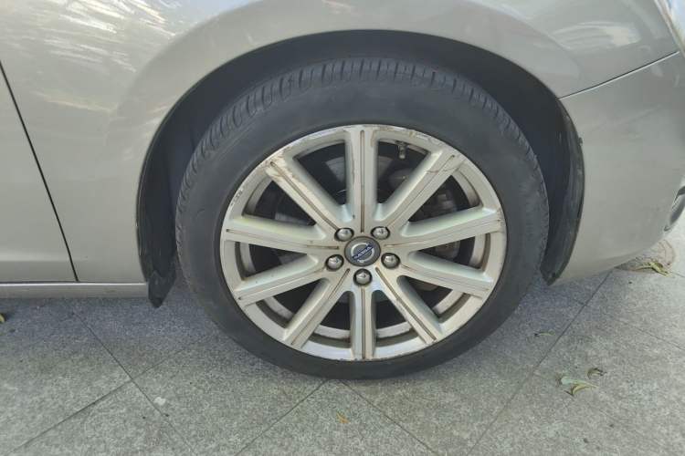 Used Volvo S60 New Energy 2015 S60L E-Drive Hybrid T6 Smart Drive Edition Right Front Wheel Hub