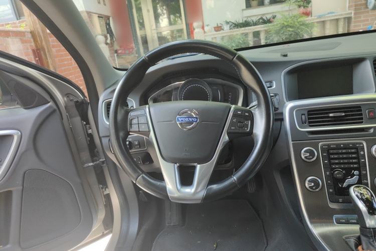 Used Volvo S60 New Energy 2015 S60L E-Drive Hybrid T6 Smart Drive Edition Steering Wheel