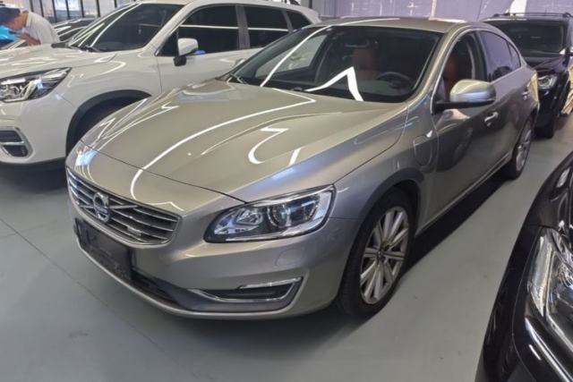 Ojetý Volvo S60 New Energy 2015 S60L E-Drive Hybrid T6 Smart Drive Edition