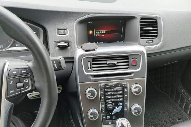 Used Volvo S60 New Energy 2015 S60L E-Drive Hybrid T6 Smart Drive Edition Audio And AC Panel