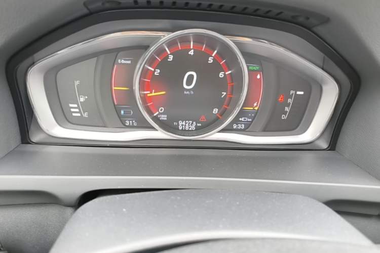 Used Volvo S60 New Energy 2015 S60L E-Drive Hybrid T6 Smart Drive Edition Odometer Close Up