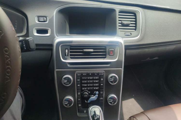 Used Volvo S60 New Energy 2015 S60L E-Drive Hybrid T6 Smart Drive Edition Audio And AC Panel