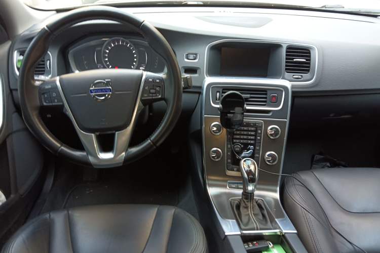 Used Volvo S60 New Energy 2015 S60L E-Drive Hybrid T6 Smart Drive Edition Center Console