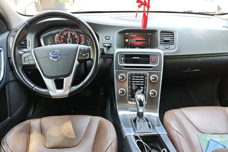 Used Volvo S60 New Energy 2015 S60L E-Drive Hybrid T6 Smart Drive Edition Center Console