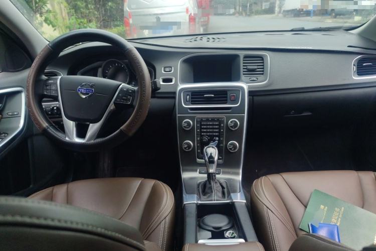 Used Volvo S60 New Energy 2015 S60L E-Drive Hybrid T6 Smart Drive Edition Center Console