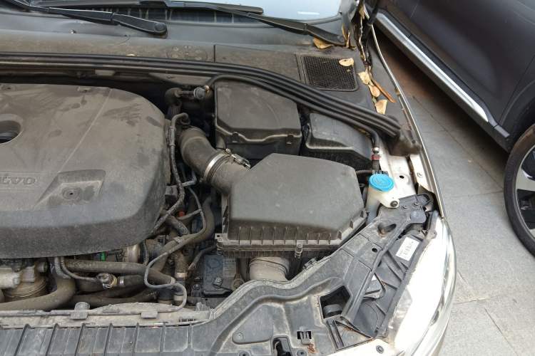 Used Volvo S60 New Energy 2015 S60L E-Drive Hybrid T6 Smart Drive Edition Engine Bay Left