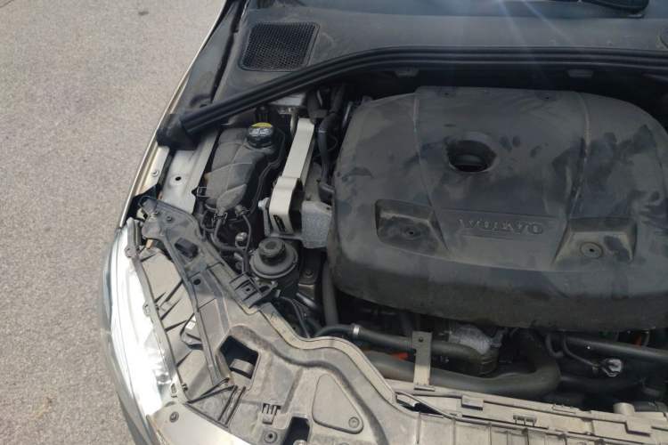 Used Volvo S60 New Energy 2015 S60L E-Drive Hybrid T6 Smart Drive Edition Engine Bay Right