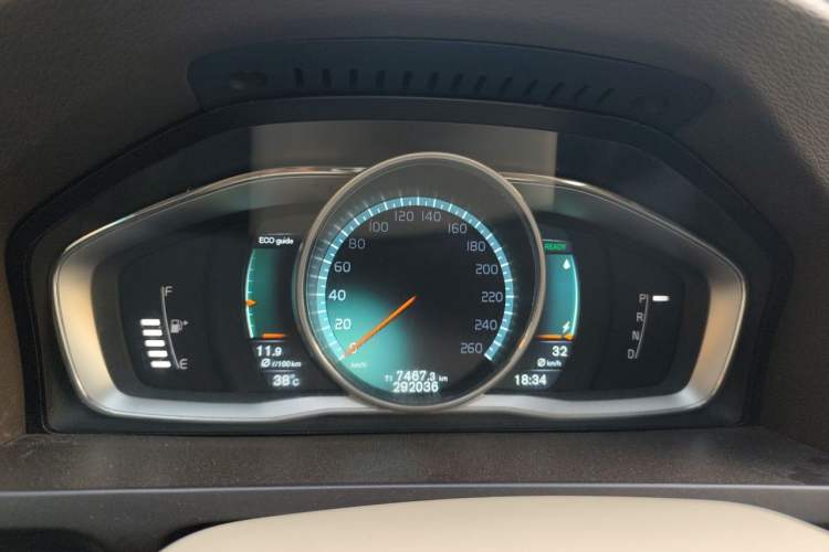 Used Volvo S60 New Energy 2015 S60L E-Drive Hybrid T6 Smart Drive Edition Instrument Cluster