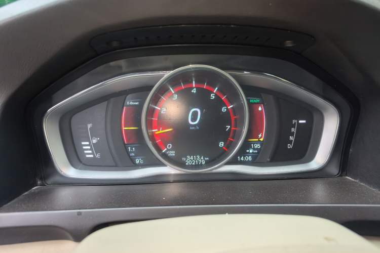 Used Volvo S60 New Energy 2015 S60L E-Drive Hybrid T6 Smart Drive Edition Instrument Cluster